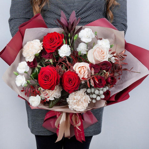 Red rose 50 cm - 4, Rose Cream 50 cm - 3, Spray rose: red 50 cm - 2, Carnation white, cream - 5, White spray carnation - 4, Brunia Green Lanuginosa (1 pc.), Leukodendron, Pistachio, Wrapping Paper