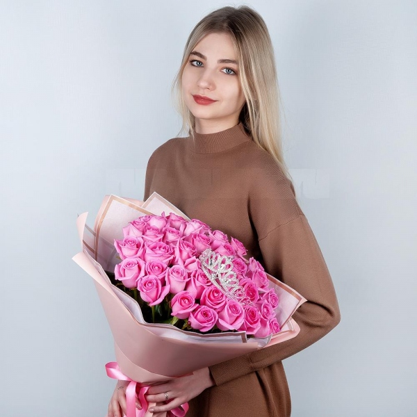 Роза розовая 50 см - 55, Корона декоративная, Современная упаковка