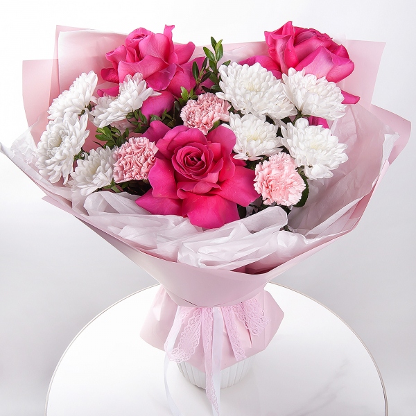 Pink rose 70 cm Ecuador  - 4, Baltica White Spray Chrysanthemum - 4, Pink carnation - 5, Pistachio, Wrapping Paper