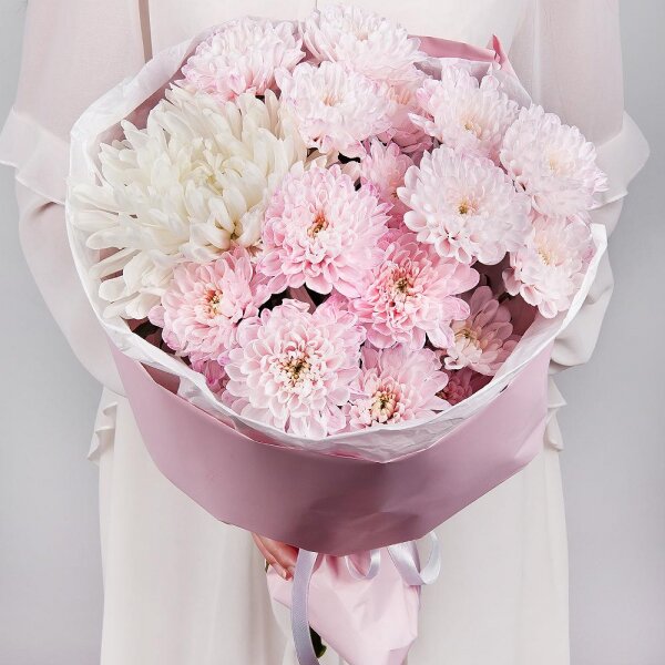 Baltica Pink Spray Chrysanthemum - 8, Magnum White Chrysanthemum - 1, Wrapping Paper