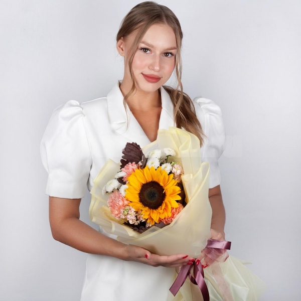 Sunflower - 1, Newton White Spray Chrysanthemum - 3, Pink carnation - 7, Pink Matthiola - 2, Salal, Wrapping Paper