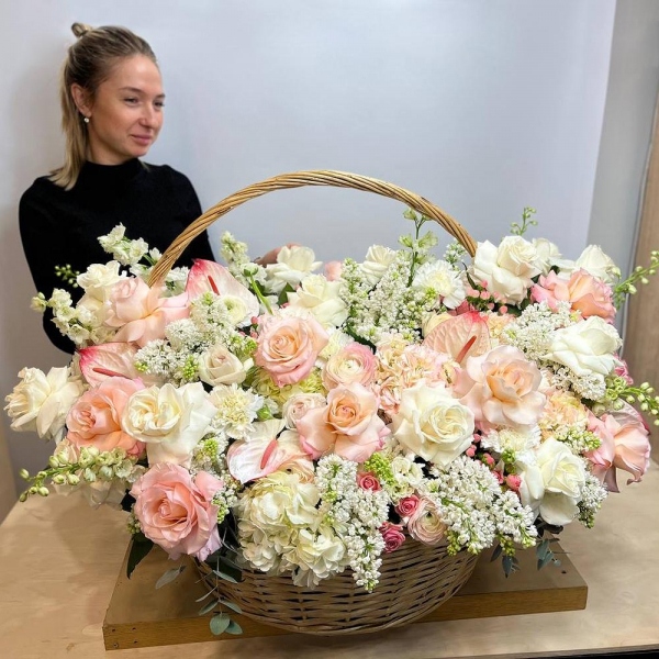  White Hydrangea - 5, White Delphinium - 12, Ranunculus Pink - 21, White Lilac - 19, Carnation white, cream - 51, Pink cut anthurium - 8, White Matthiola - 23, Peony style roses - 13, Bright pink spray rose mix, 50 cm - 30, White rose 50 cm Ecuador - 39, Rose Pink 50 cm Ecuador (Chelo, Hermosa, Novia, Titanik, Engagement, Pink Mondiale) - 21, lisianthus - 25, Pink Hydrangea - 4, Huge basket, Oasis, Eucalyptus Cinerea, Hypericum